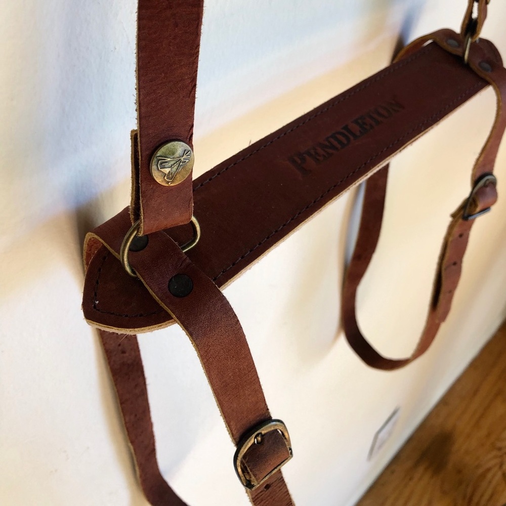 NWOT Pendleton Large Leather Blanket Strap Carrier